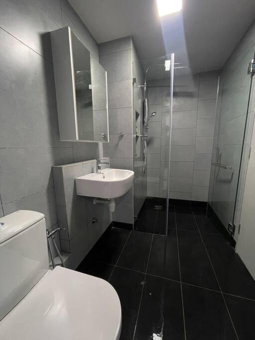 Jesselton Quay,2Br,4-5Pax,Mountain View Apartman Kota Kinabalu Kültér fotó