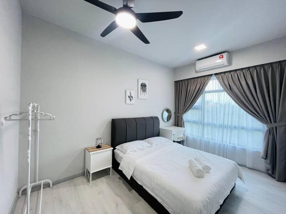Jesselton Quay,2Br,4-5Pax,Mountain View Apartman Kota Kinabalu Kültér fotó
