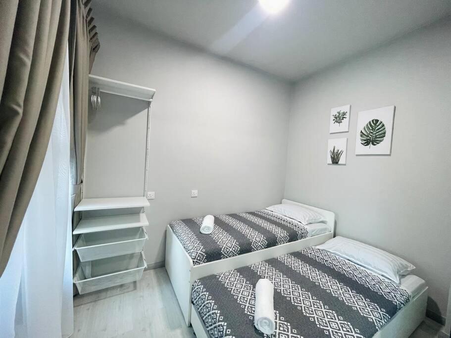 Jesselton Quay,2Br,4-5Pax,Mountain View Apartman Kota Kinabalu Kültér fotó